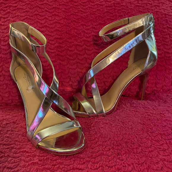 Imagine by Vince Camuto Shoes - 💗 Vince Camuto Silver Metallic Heels